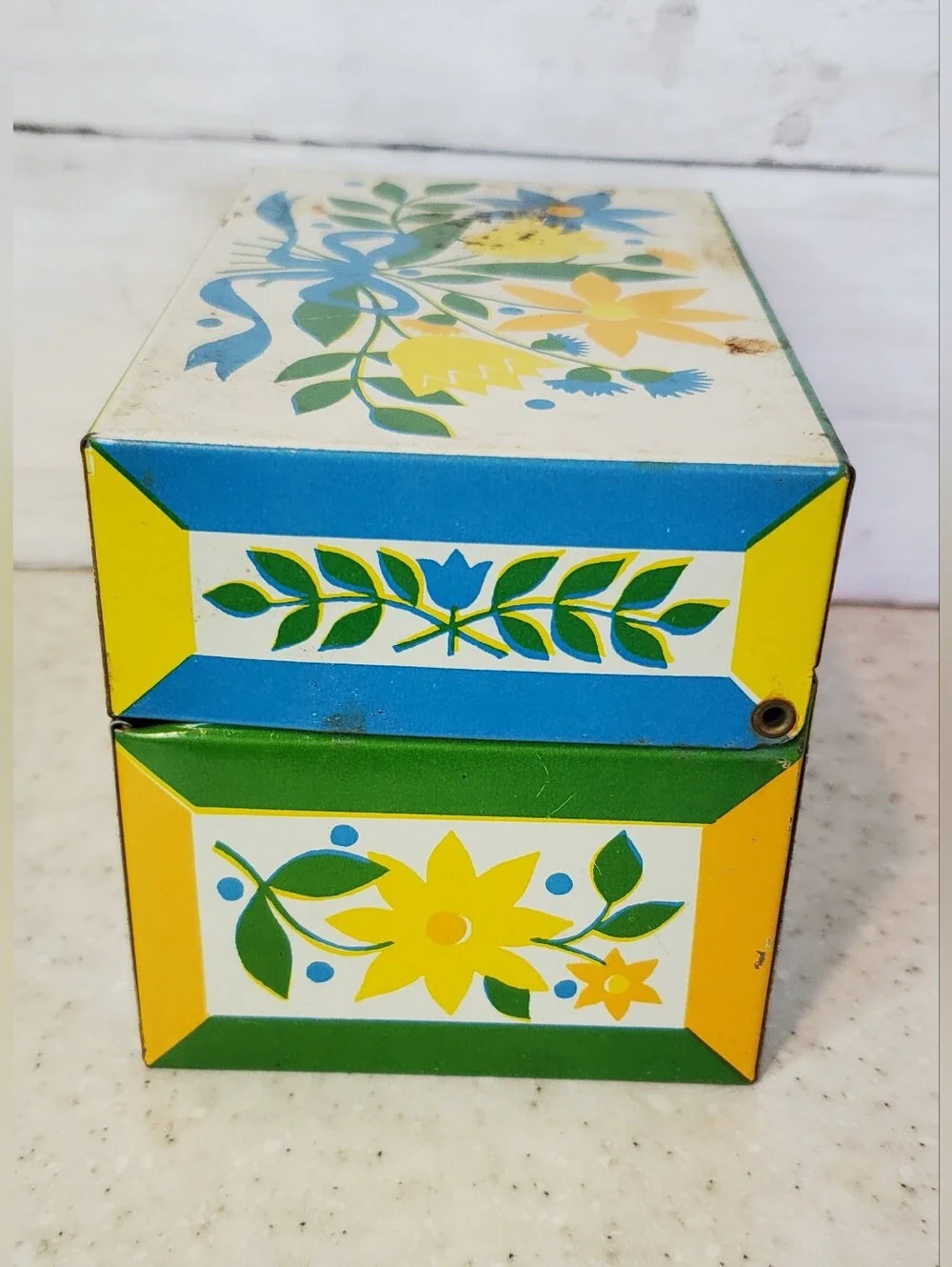 Vintage MCM Metal Recipe Box Floral Cottagecore Grandmacore Kitchen Storage Tin